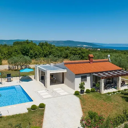 Silentio - Ruhe Und Privatsphaere In Mediterraner In Strandnaehe By Interhome Ferienhaus Marčana