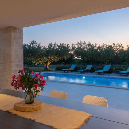 Silentio - Ruhe Und Privatsphaere In Mediterraner In Strandnaehe By Interhome *