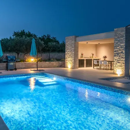 Silentio - Ruhe Und Privatsphaere In Mediterraner In Strandnaehe By Interhome Ferienhaus Marčana