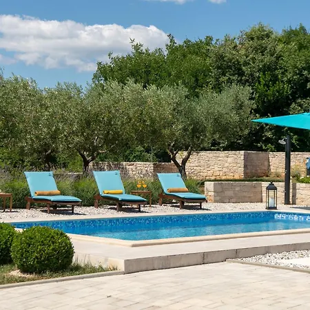 Silentio - Ruhe Und Privatsphaere In Mediterraner In Strandnaehe By Interhome Marčana