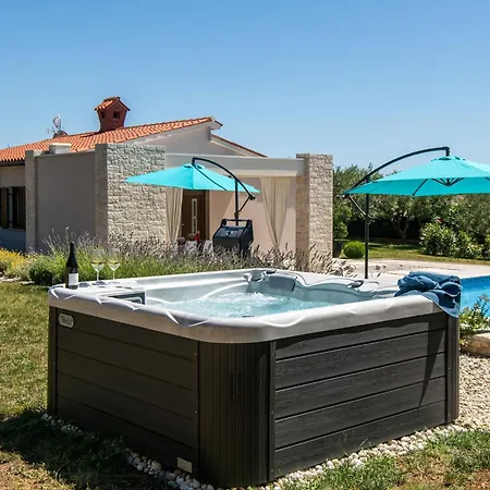 Ferienhaus Silentio - Ruhe Und Privatsphaere In Mediterraner In Strandnaehe By Interhome Marčana
