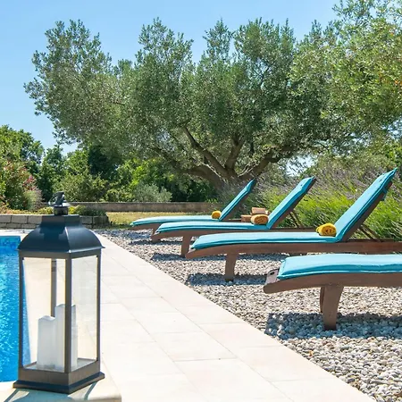 Silentio - Ruhe Und Privatsphaere In Mediterraner In Strandnaehe By Interhome * Marčana