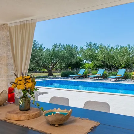 Silentio - Ruhe Und Privatsphaere In Mediterraner In Strandnaehe By Interhome Ferienhaus Marčana