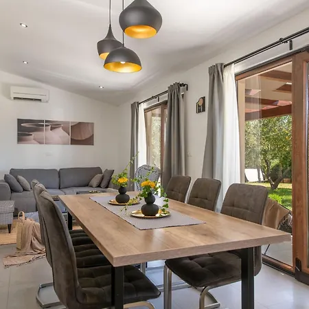 Silentio - Ruhe Und Privatsphaere In Mediterraner In Strandnaehe By Interhome * Marčana