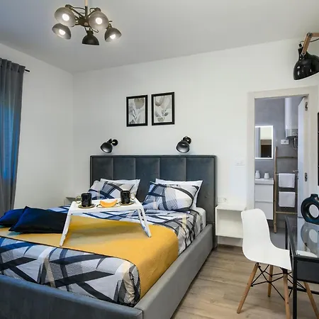Silentio - Ruhe Und Privatsphaere In Mediterraner In Strandnaehe By Interhome Ferienhaus Marčana
