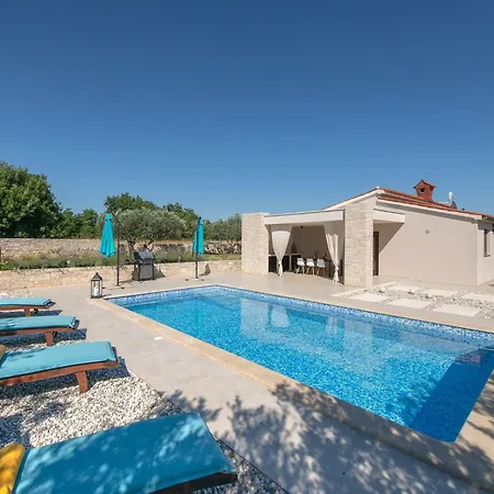 Silentio - Ruhe Und Privatsphaere In Mediterraner In Strandnaehe By Interhome Marčana
